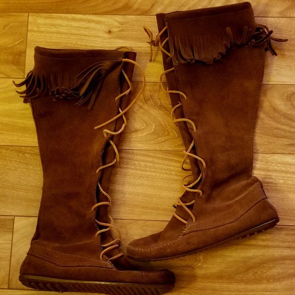 Minnetonka Shoes - Size 8 Minnetonka Fringe Boots